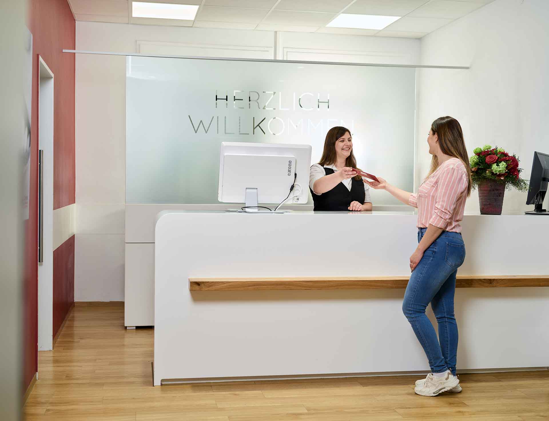 Zahnimplantat oder Brücke